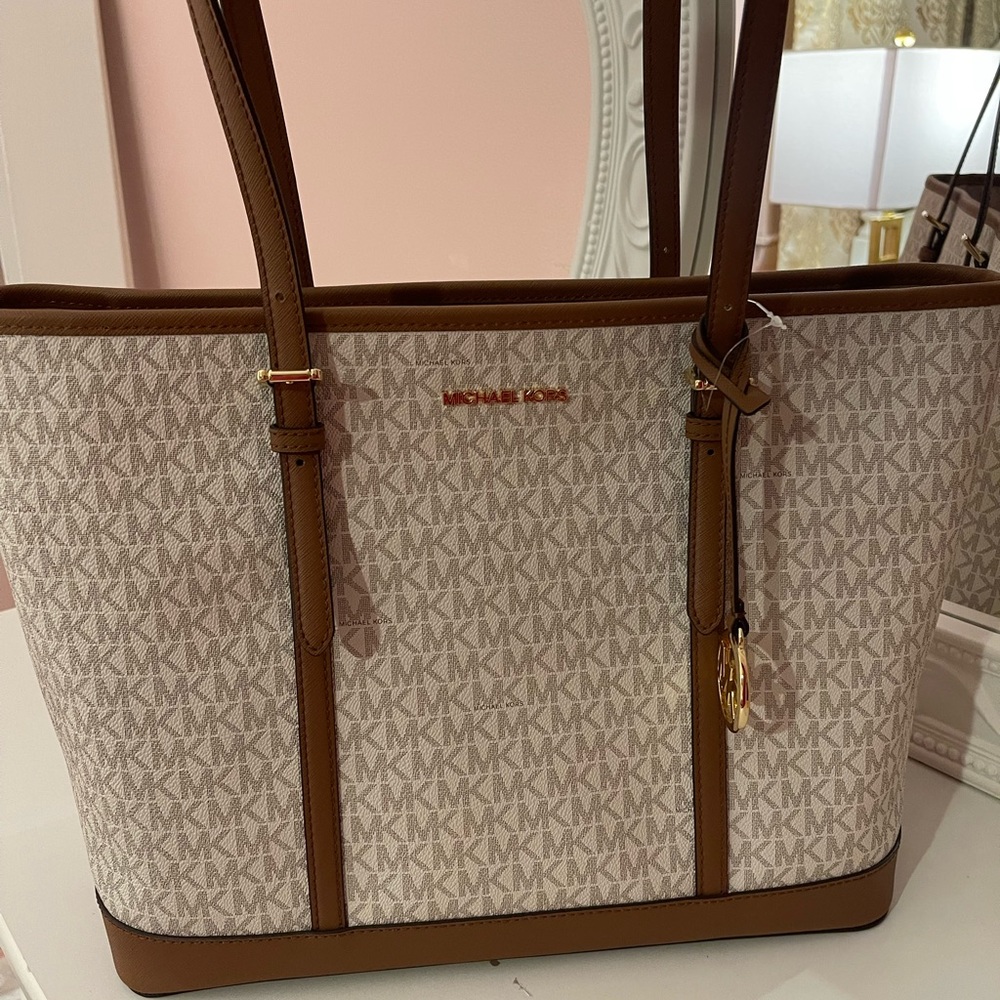 Authentic Brand new Micheal Kors jet set white Tote